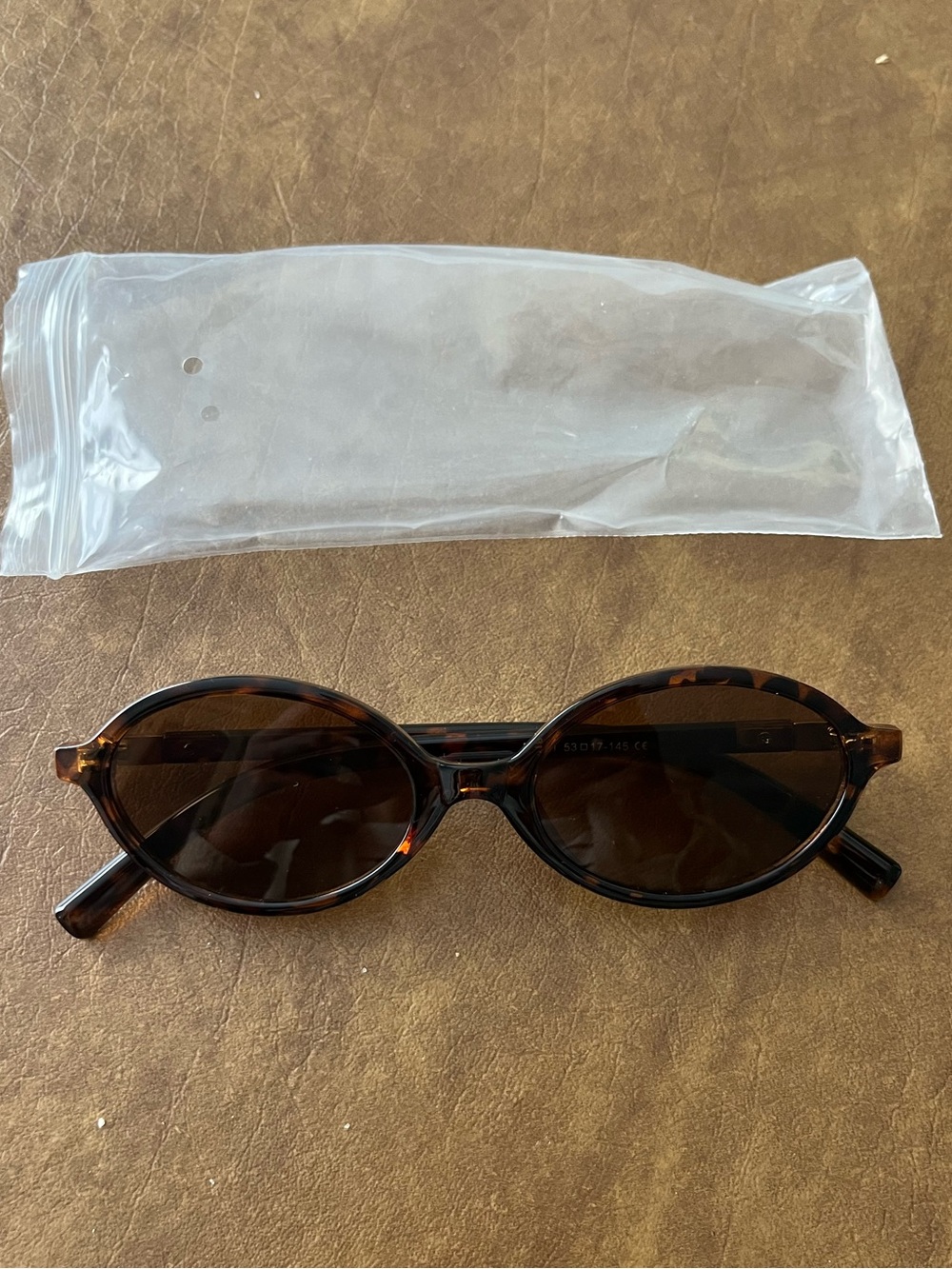 OVAL SUNGLASSES